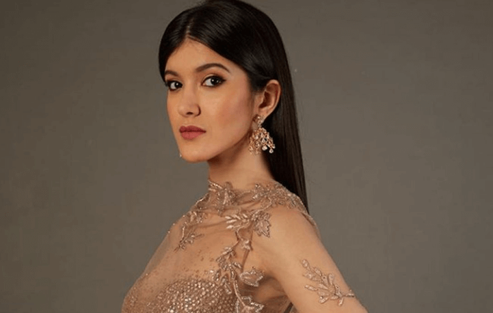 Shanaya Kapoor Wiki, Height, Weight, Age, Boyfriend, Biography & More 8 Shanaya Kapoor
