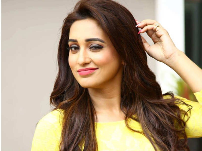 Actress Mimi Chakraborty - Net Worth 2023, Age, Height, Bio, Birthday, Wiki 3 Mimi Chakraborty