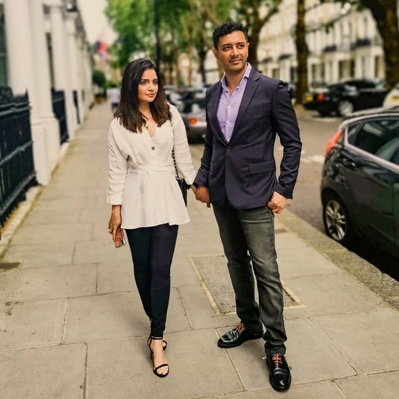 Armeena Khan - Wiki, Height, Age, Husband, Professional Life 2 Armeena Khan family