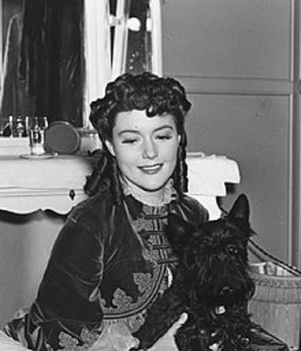 Barbara Oneil - Net Worth 2023, Age, Height, Bio, Birthday, Wiki 4 Barbara Oneil personal life