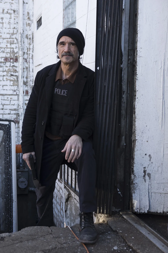 Elias Koteas Height