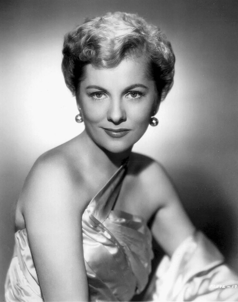 Joan Fontaine - Biography, Height, Life Story 3 Joan Fontaine career