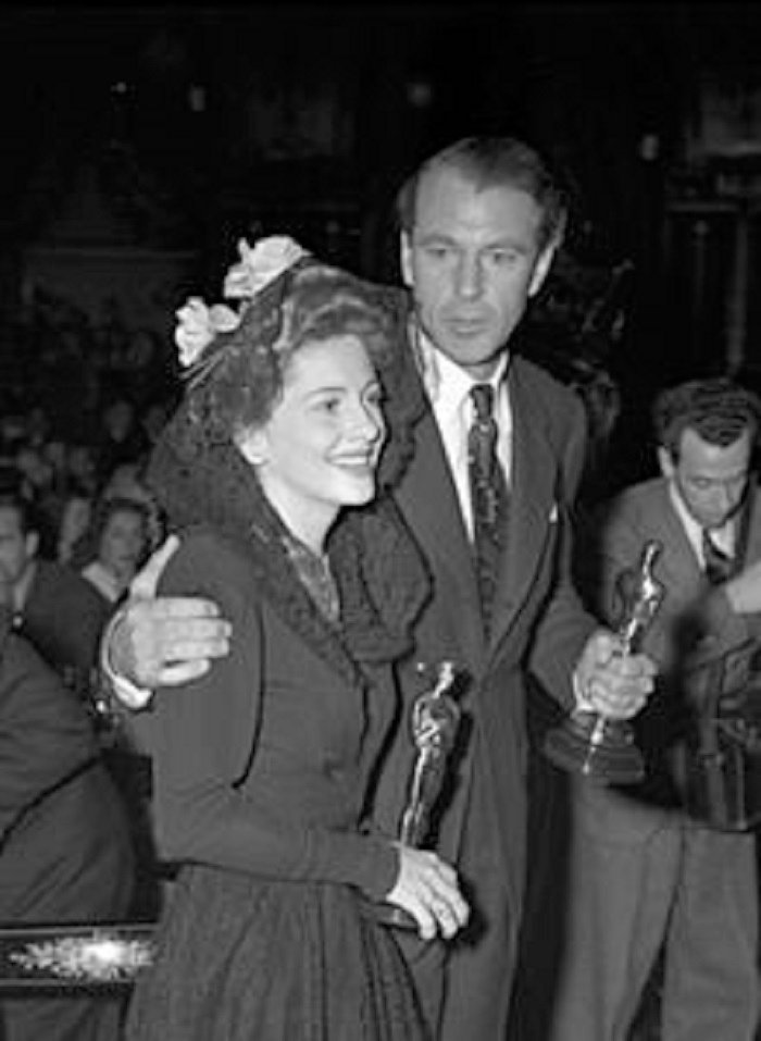 Joan Fontaine - Biography, Height, Life Story 4 Joan Fontaine personal life