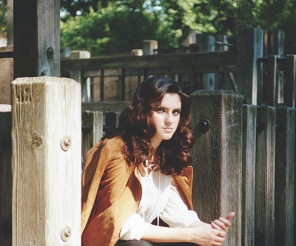 Kara Hayward - Wiki, Height, Age, Husband, Professional Life 3 Kara Hayward Early Life