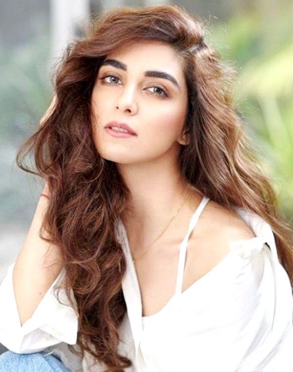 Top 10 Pakistani Drama Actresses: Age, Height, Weight and Biography 7 Maya Ali Early Life