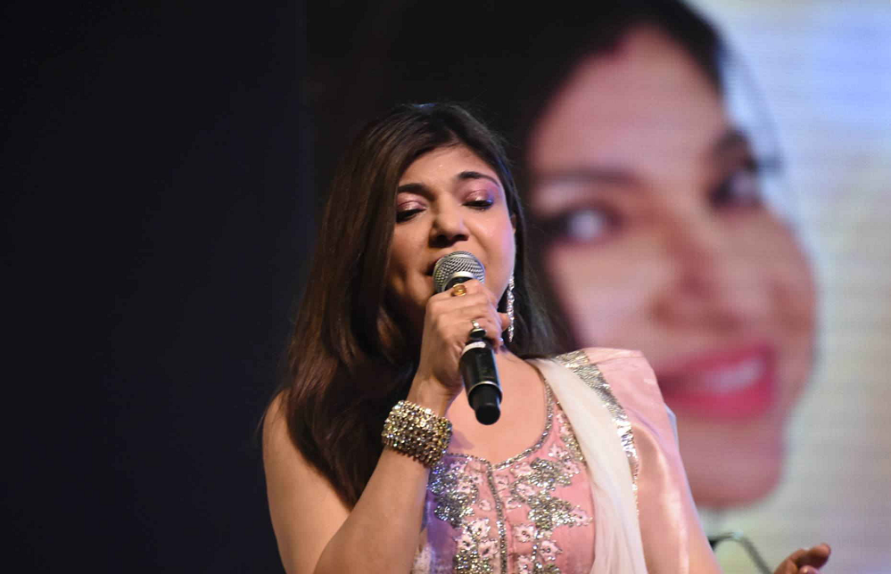 Alka Yagnik Height, Weight, Net Worth, Personal Facts, Career Journey, Physical Attributes 4 Alka Yagnik career
