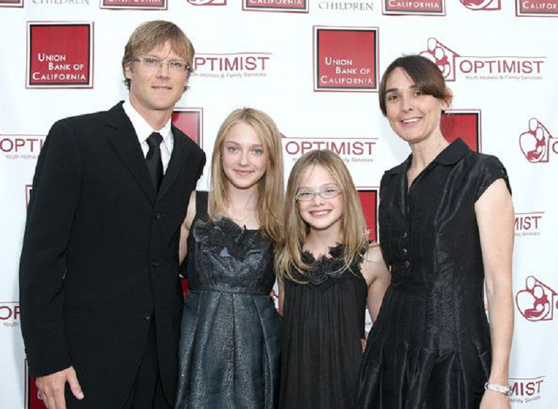 Dakota Fanning - Net Worth 2023, Age, Height, Bio, Birthday, Wiki 3 Dakota Fanning Family