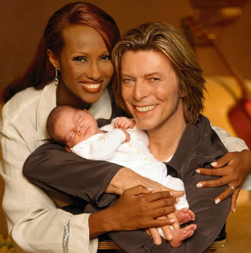David Bowie - Income, Family, Height, Professional Achievements 2 David Bowie Family