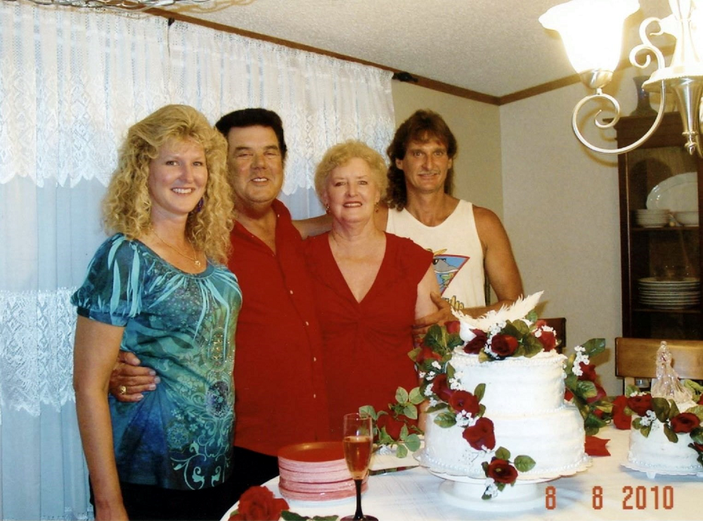 David Gates - Height, Weight, Net Worth, Personal Details 3 David Gates Family