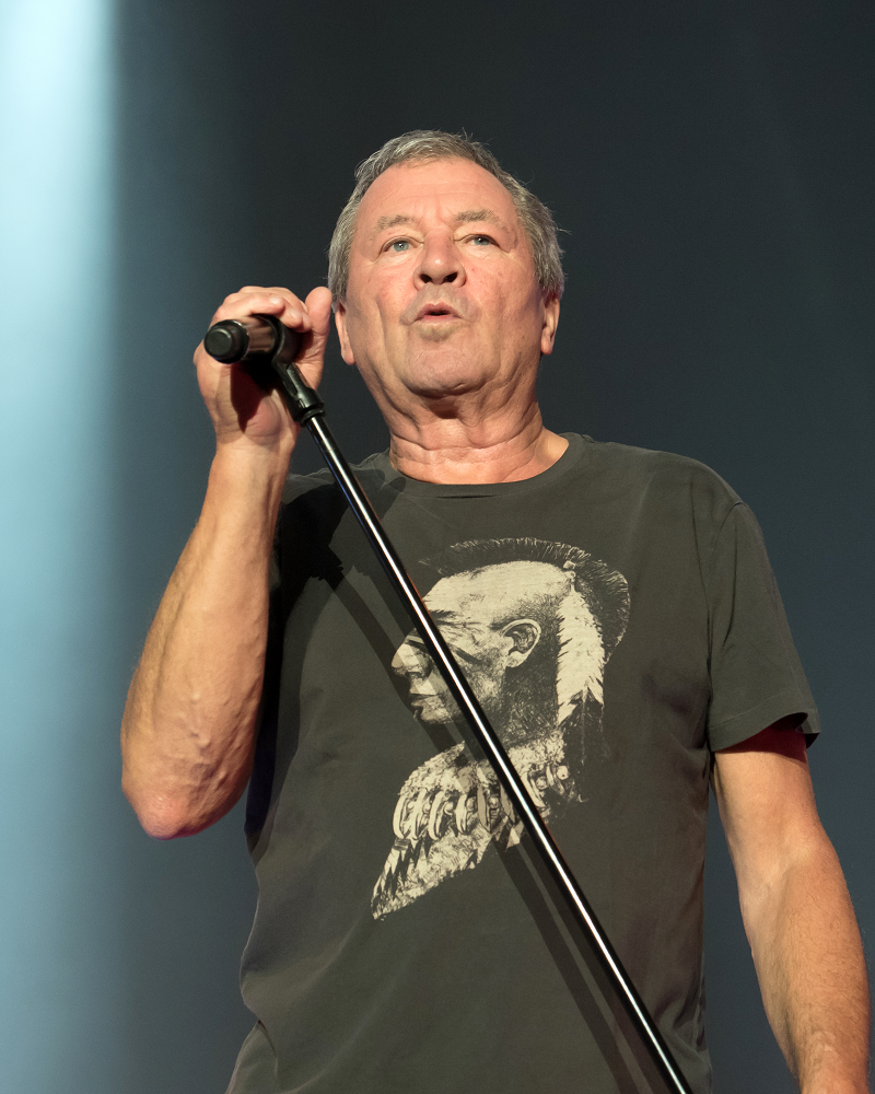 Ian Gillan Height, Weight, Interesting Facts, Career Highlights, Physical Appearance 2 Ian Gillan Height