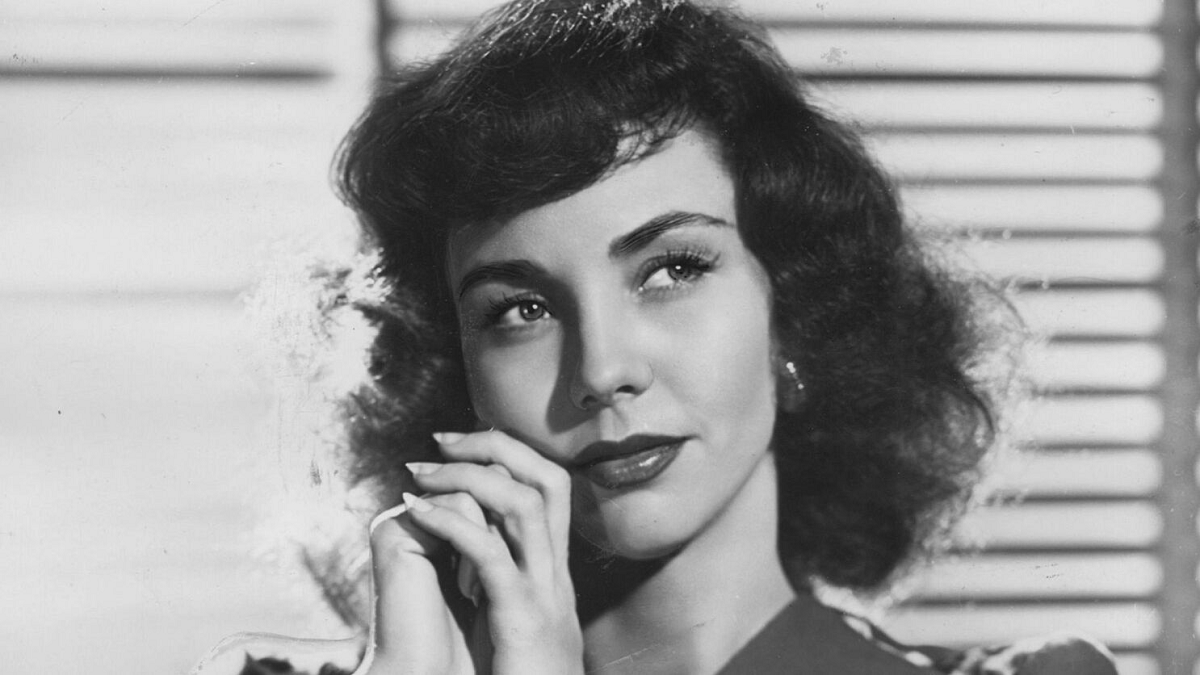 Jennifer Jones Height, Weight, Interesting Facts, Career Highlights, Physical Appearance 5 Jennifer Jones