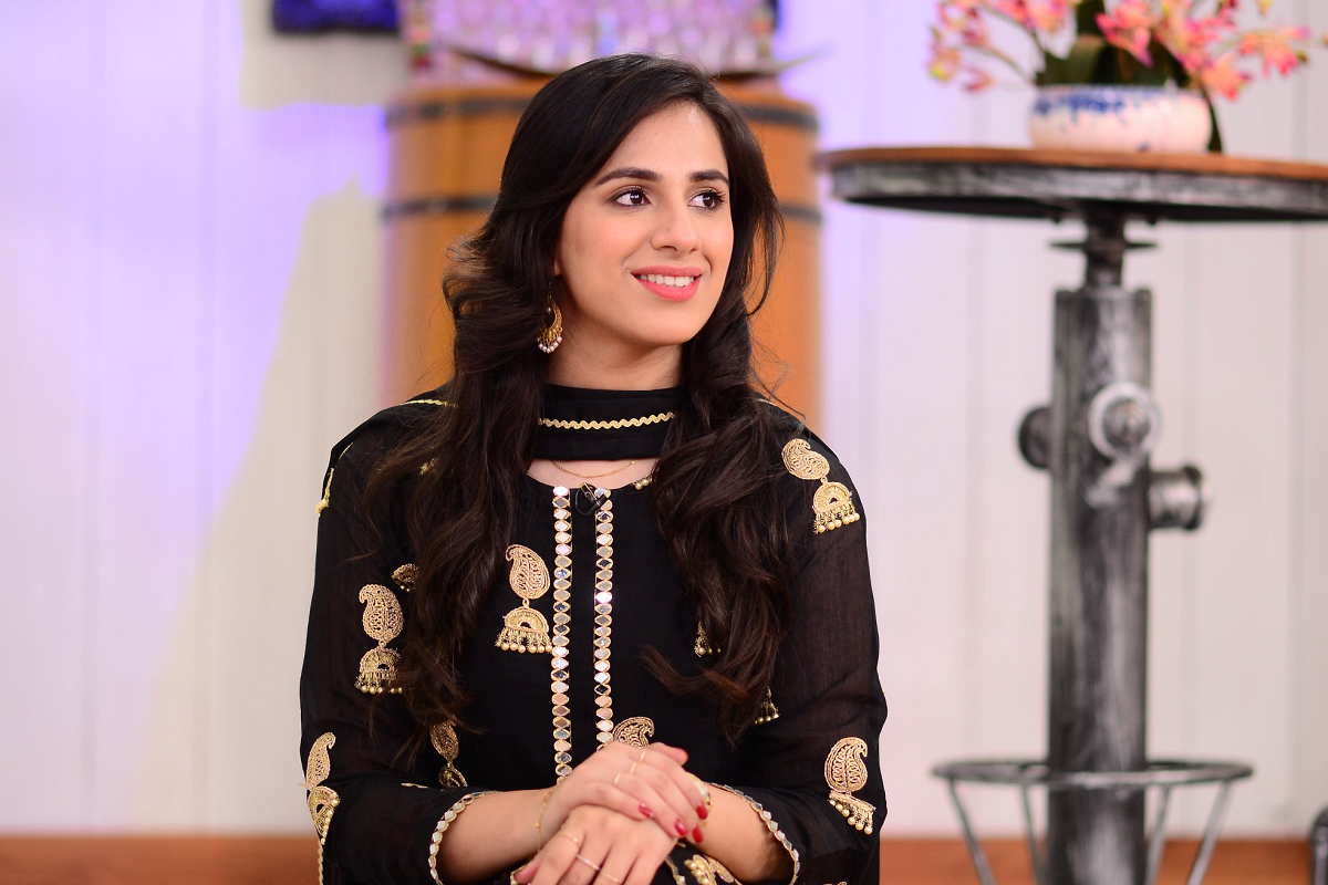 Maham Amir - Net Worth 2023, Age, Height, Bio, Birthday, Wiki 1 Maham Amir
