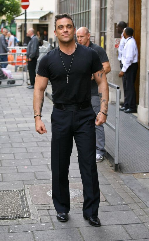 Robbie Williams - Income, Family, Height Professional Achievements 2 Robbie Williams Height