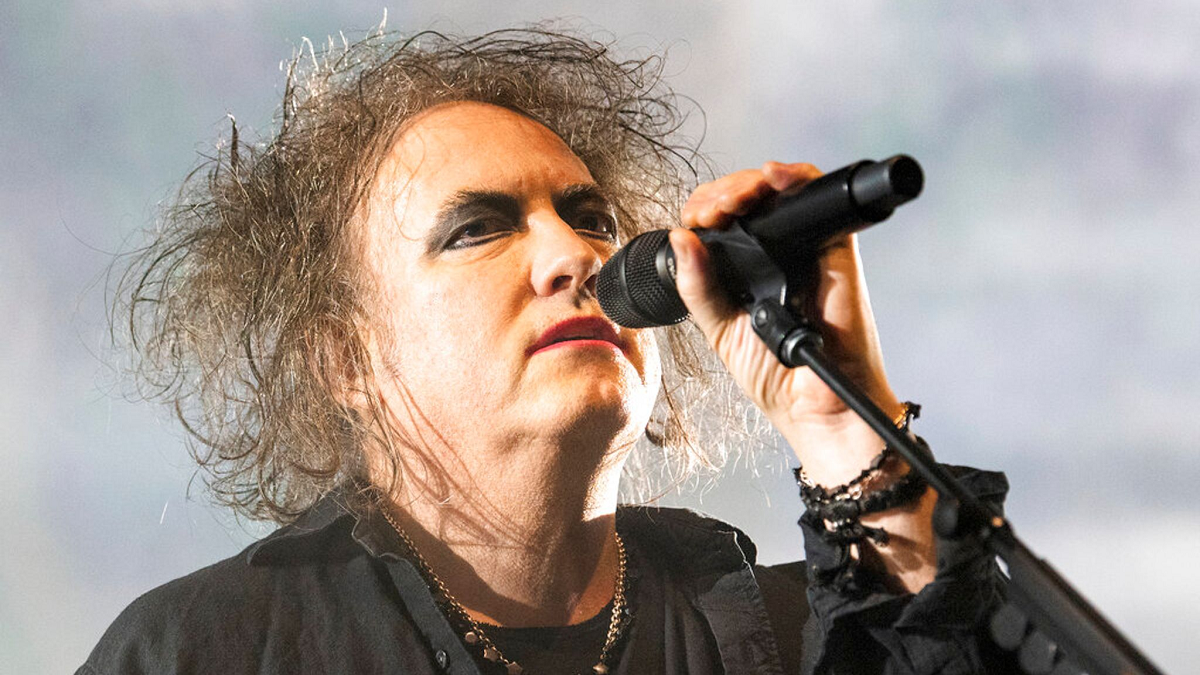 Robert Smith - Wiki, Height, Age, Spouse, Professional Life 9 Robert Smith