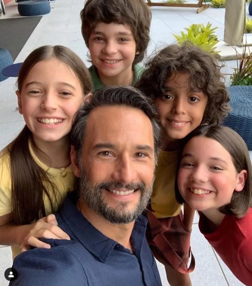 Rodrigo Santoro - Height, Weight, Personal Life, Career, Vital Stats 3 Rodrigo Santoro Family