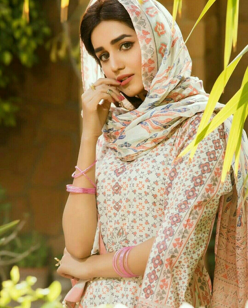 Anum Fayyaz - Height, Weight, Personal Life, Career, Vital Stats 2 Anum Fayyaz Height