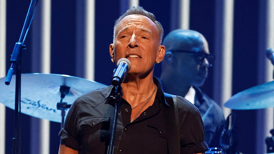 Bruce Springsteen Early Life, Net Worth, Height, Achievements, Body Measurements 3 Bruce Springsteen career