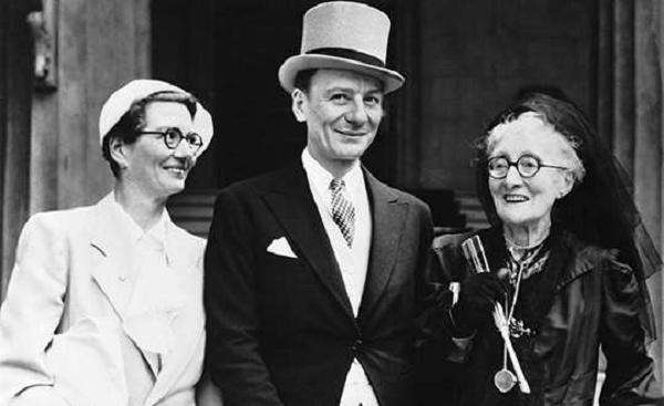 John Gielgud Height, Weight, Interesting Facts, Career Highlights, Physical Appearance 2 John Gielgud Family