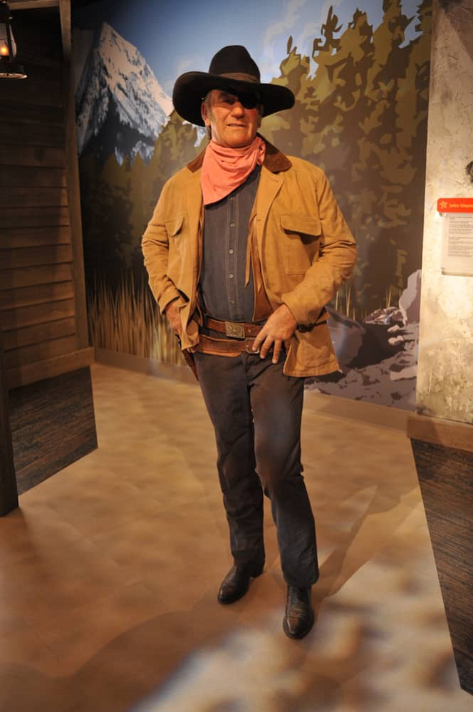 John Wayne - Income, Family, Height, Professional Achievements 2 John Wayne Height