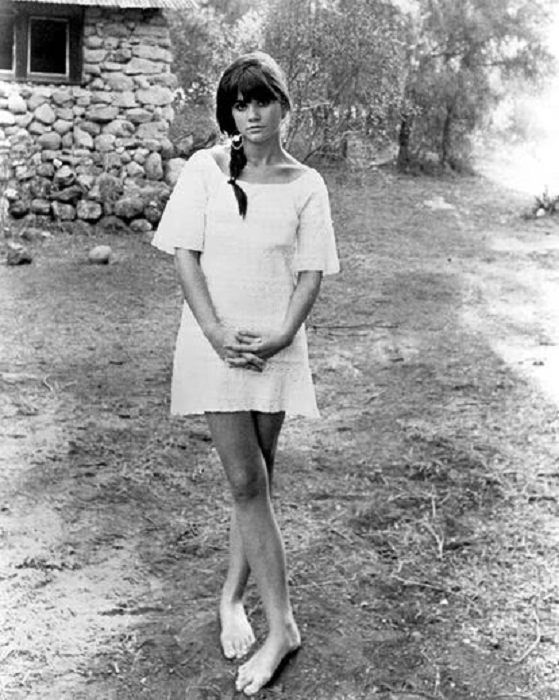 Linda Ronstadt Height