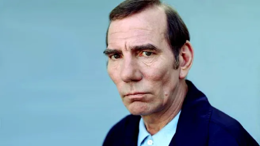 Pete Postlethwaite