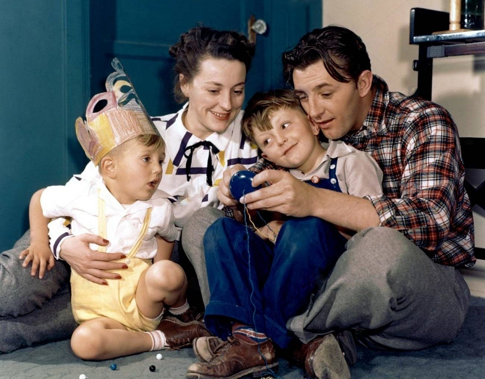 Robert Mitchum Early Life, Net Worth, Height, Achievements, Body Measurements 3 Robert Mitchum Family