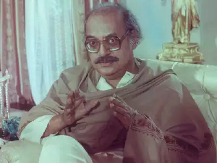 Utpal Dutt - Income, Family, Height, Professional Achievements 2 Utpal Dutt Height