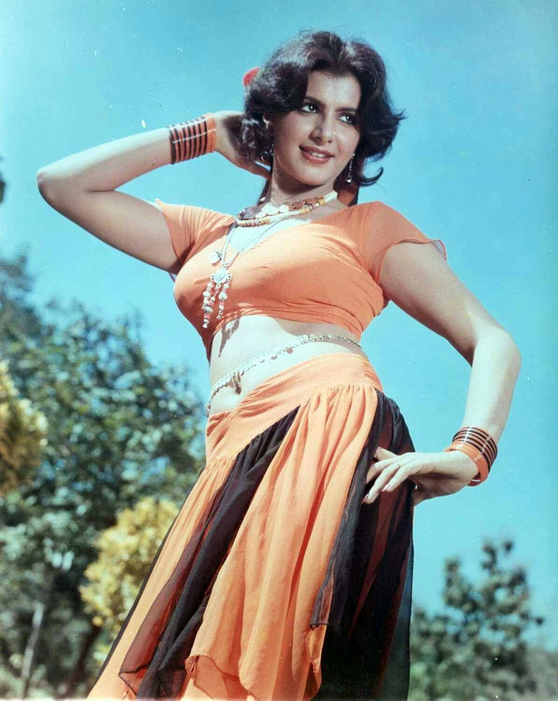 Anita Raj: Weight, Age, Husband, Biography, Family Facts 2 Anita Raj Height