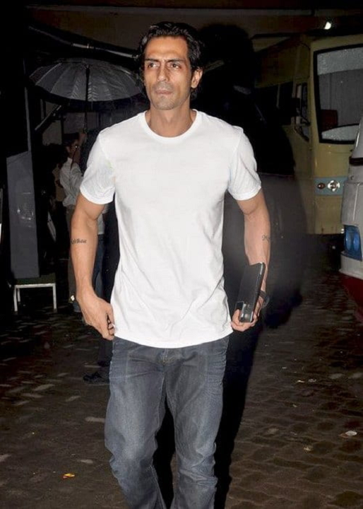 Arjun Rampal: Weight, Age, Husband, Biography, Family Facts 2 Arjun Rampal Height
