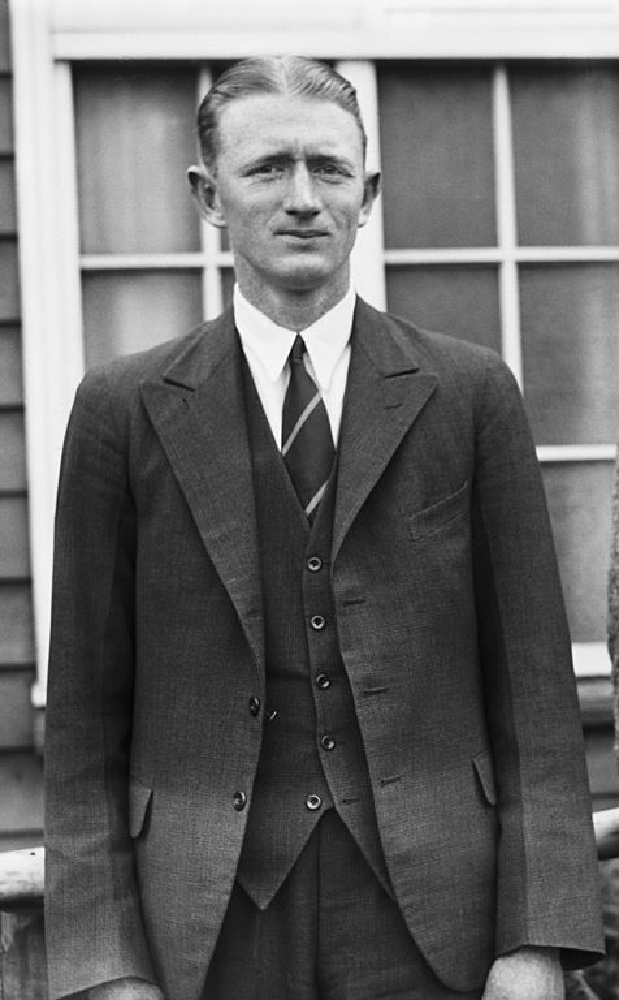 Arthur Langton – Income, Family, Height, Professional Achievements 2 Arthur Langton Height