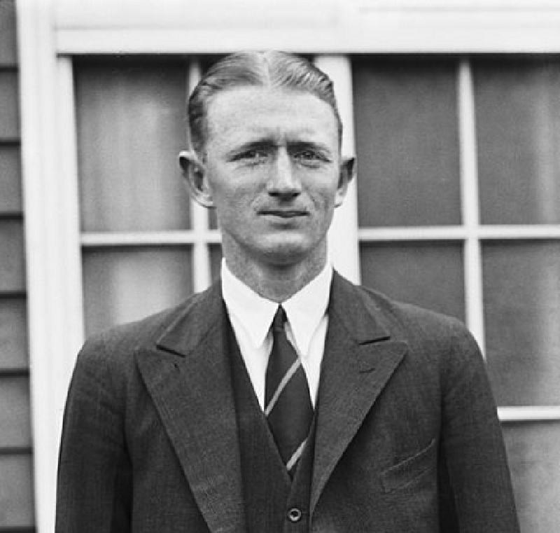 Arthur Langton – Income, Family, Height, Professional Achievements 4 Arthur Langton Profession