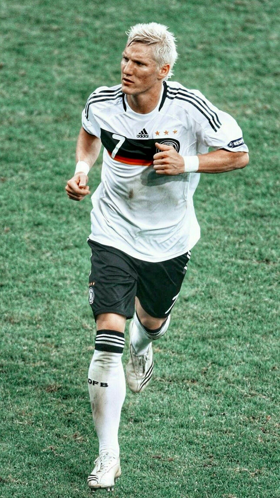 Bastian Schweinsteiger: Height, Weight, Age, Career And Success 2 Bastian Schweinsteiger Height