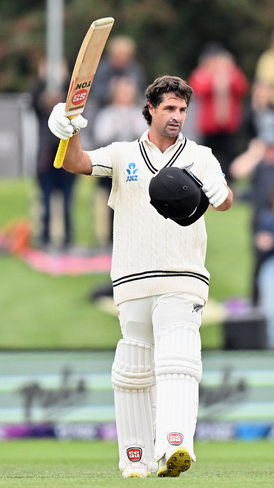 Colin De Grandhomme Height