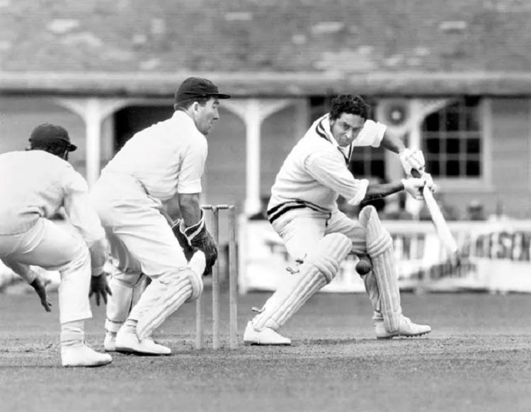 Dilip Sardesai Weight, Age, Husband, Biography, Family Facts 2 Dilip Sardesai Height