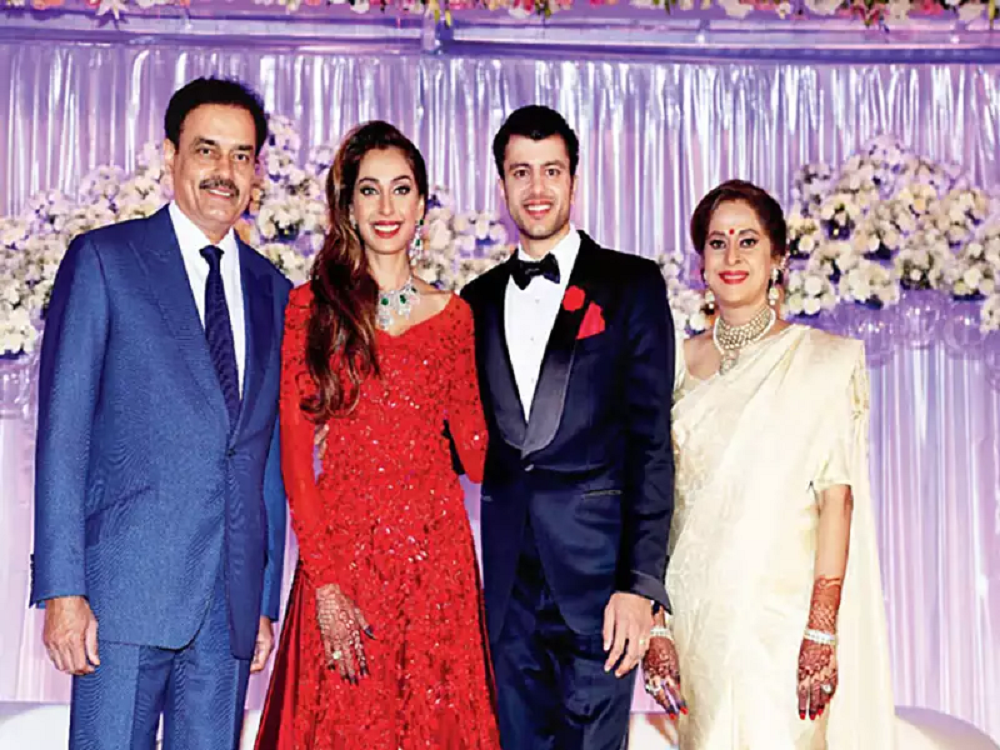 Dilip Vengsarkar World: Revealing Weight, Age, Husband, Biography, Family Facts 3 Dilip Vengsarkar Family