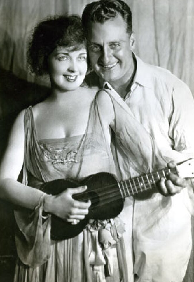 Frank Crumit – Income, Family, Height, Professional Achievements 2 Frank Crumit Height