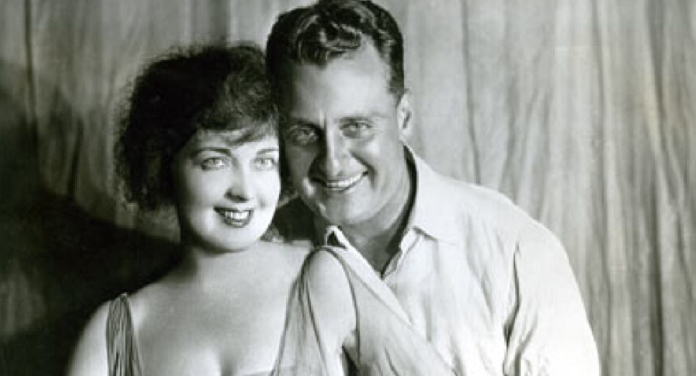 Frank Crumit – Income, Family, Height, Professional Achievements 3 Frank Crumit Profession