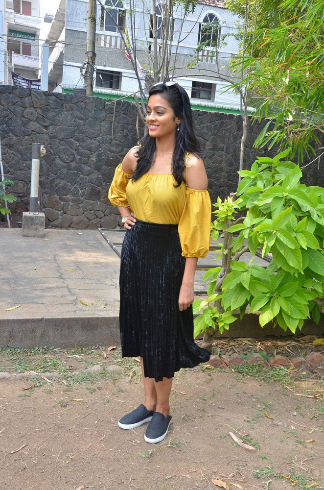 Gayathrie – Height, Weight, Net Worth Personal Details 2 Gayathrie Height