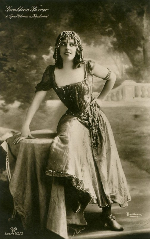Geraldine Farrar Height