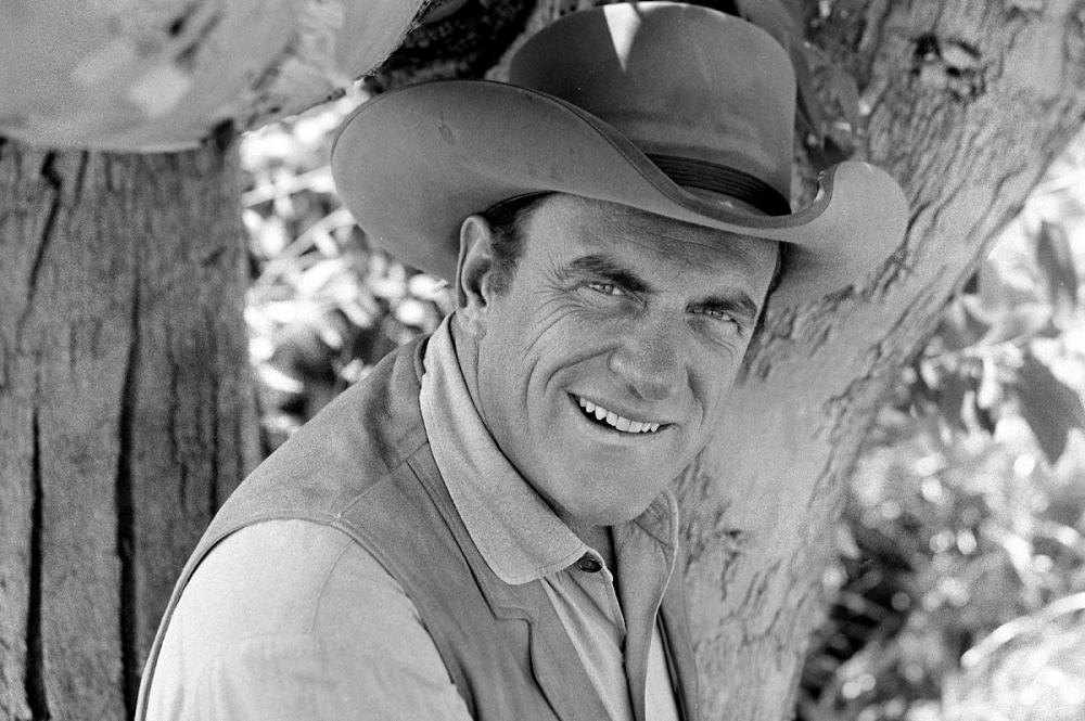 James Arness Life, Net Worth, Height, Achievements, Body Measurements 4 James Arness career