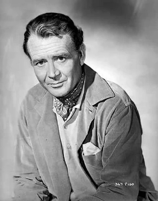 John Mills Weight, Age, Husband, Biography, Family Facts 4 John Mills career