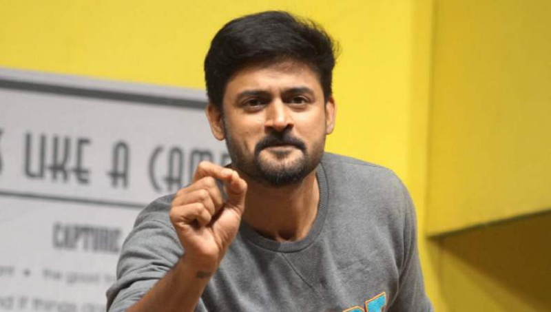 Manav Gohil Profession
