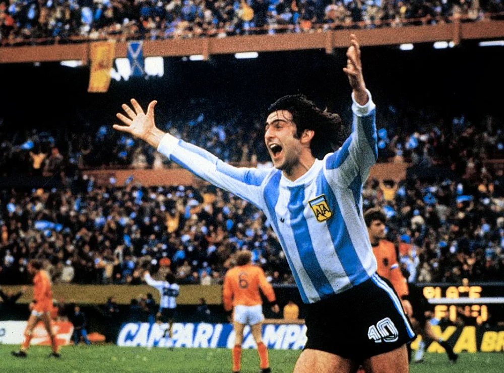 Mario Kempes’s Biography, Age, Height, Wife, Net Worth, Family 3 Mario Kempes Profession
