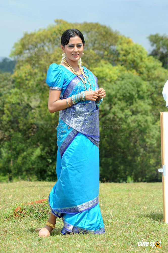Nidhi Subbaiah: Height, Weight, Age, Biography, Husband More 2 Nidhi Subbaiah Height