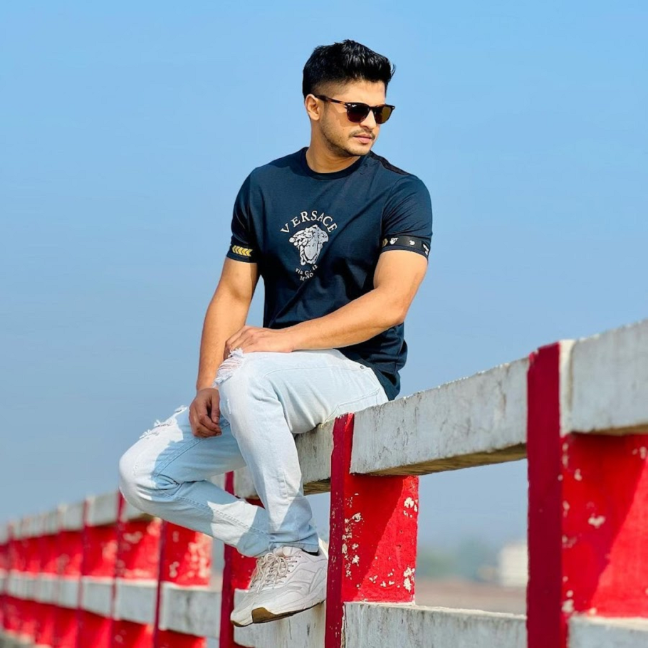 Niloy Alamgir: Height, Weight, Age, Biography, Husband More 2 Niloy Alamgir Height