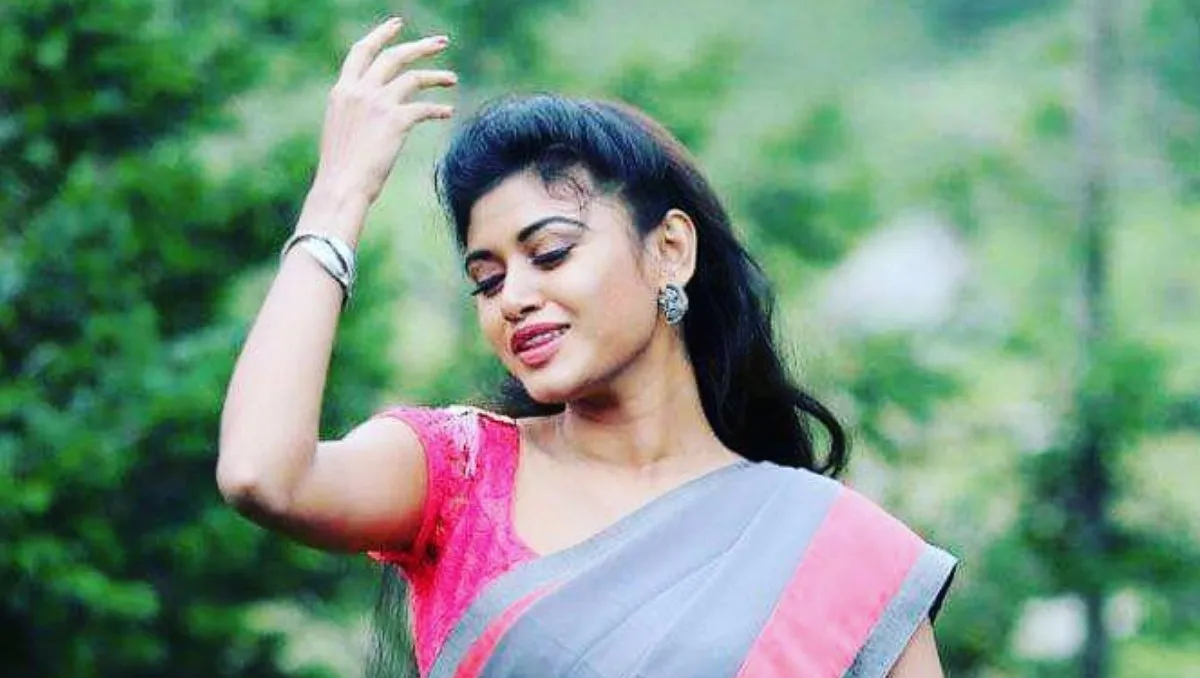 Oviya Helen