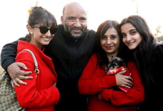 Patralekha Height, Weight, Age, Biography, Husband More 3 Patralekha Family