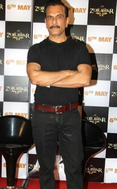 Pavan Malhotra Height