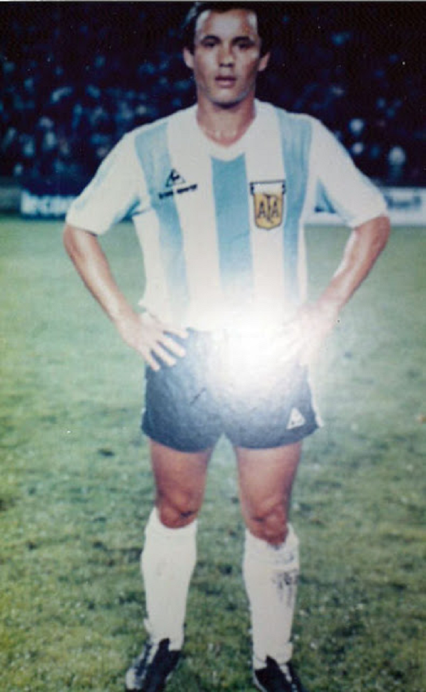 Raúl Chaparro: Weight, Age, Husband, Biography, Family Facts 2 Raúl Chaparro Height