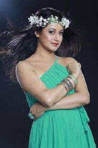 Reenu Mathews Weight, Age, Husband, Biography, Family Facts 2 Reenu Mathews Height